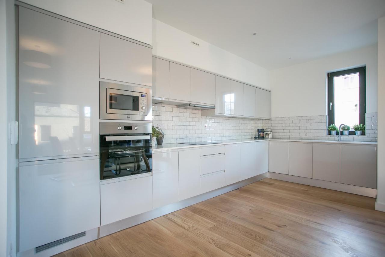 Grand Canal Square Apartments Дъблин Екстериор снимка