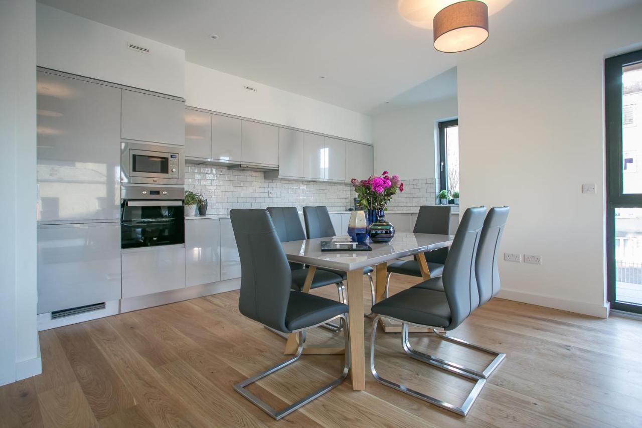 Grand Canal Square Apartments Дъблин Екстериор снимка