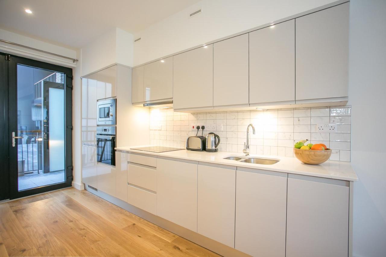 Grand Canal Square Apartments Дъблин Екстериор снимка