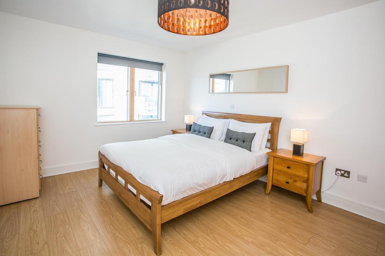 Grand Canal Square Apartments Дъблин Екстериор снимка
