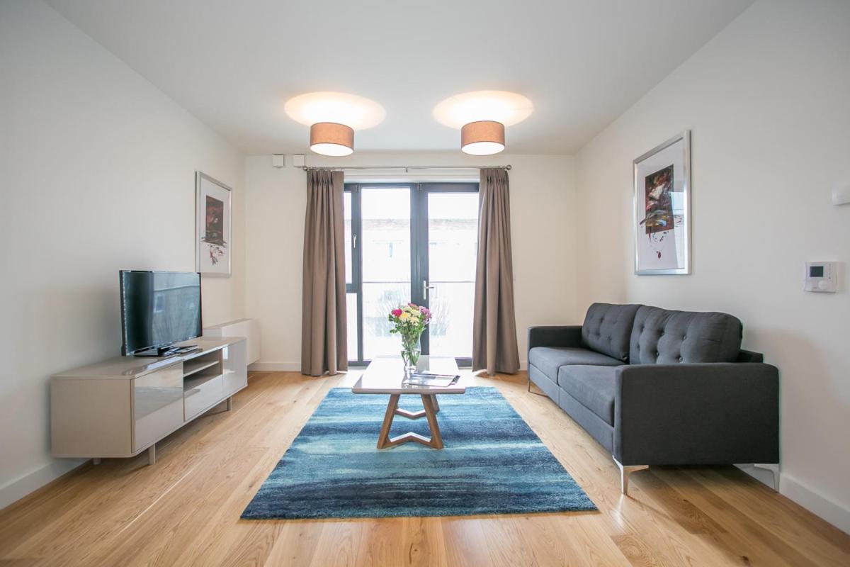 Grand Canal Square Apartments Дъблин Екстериор снимка