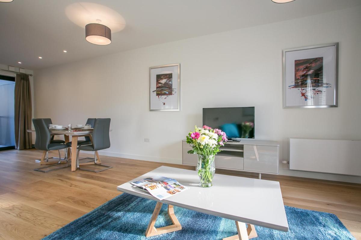 Grand Canal Square Apartments Дъблин Екстериор снимка