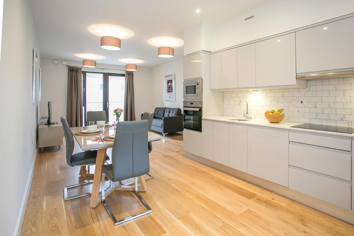 Grand Canal Square Apartments Дъблин Екстериор снимка