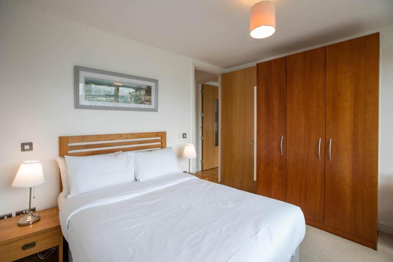 Grand Canal Square Apartments Дъблин Екстериор снимка