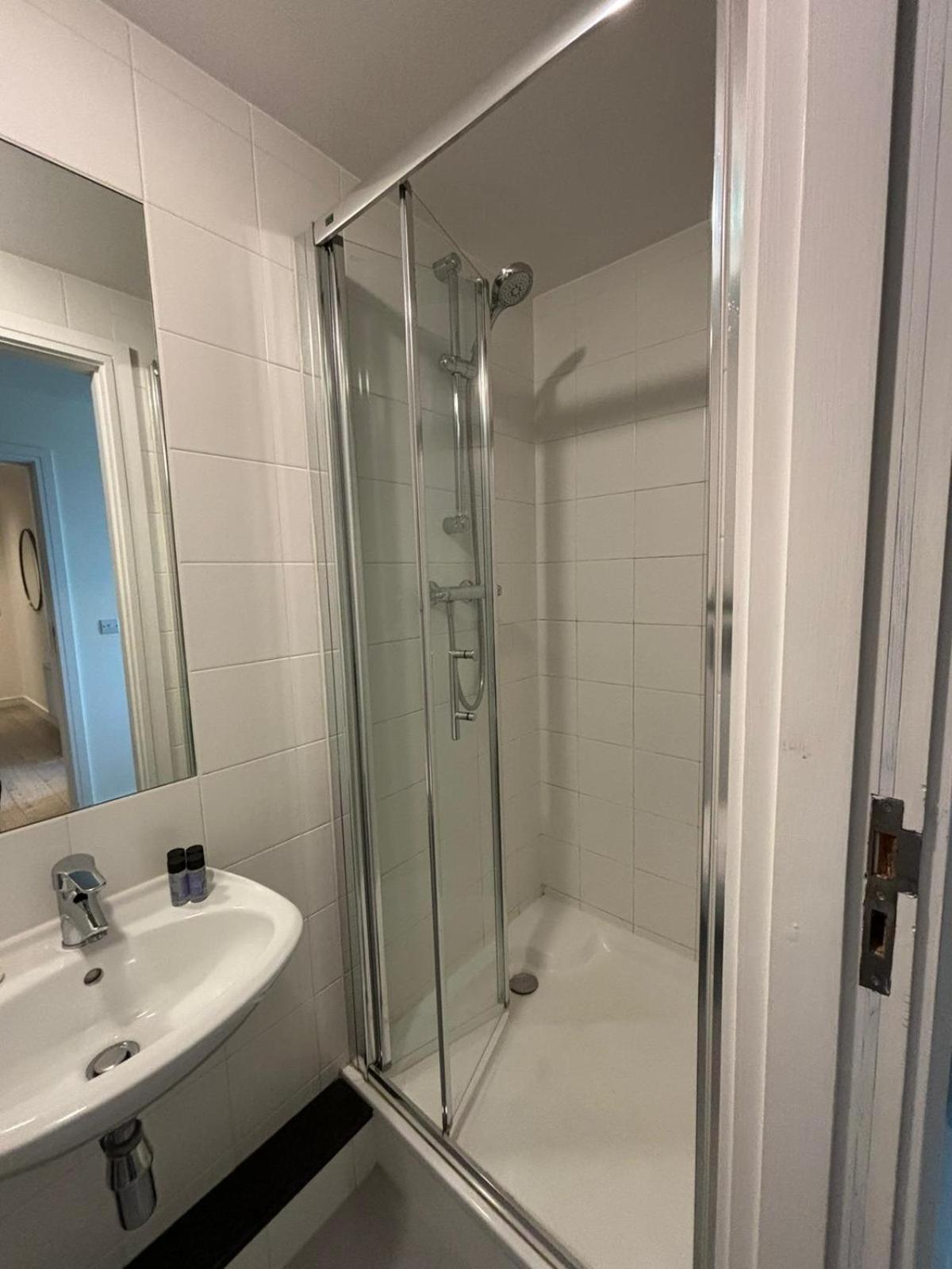 Grand Canal Square Apartments Дъблин Екстериор снимка