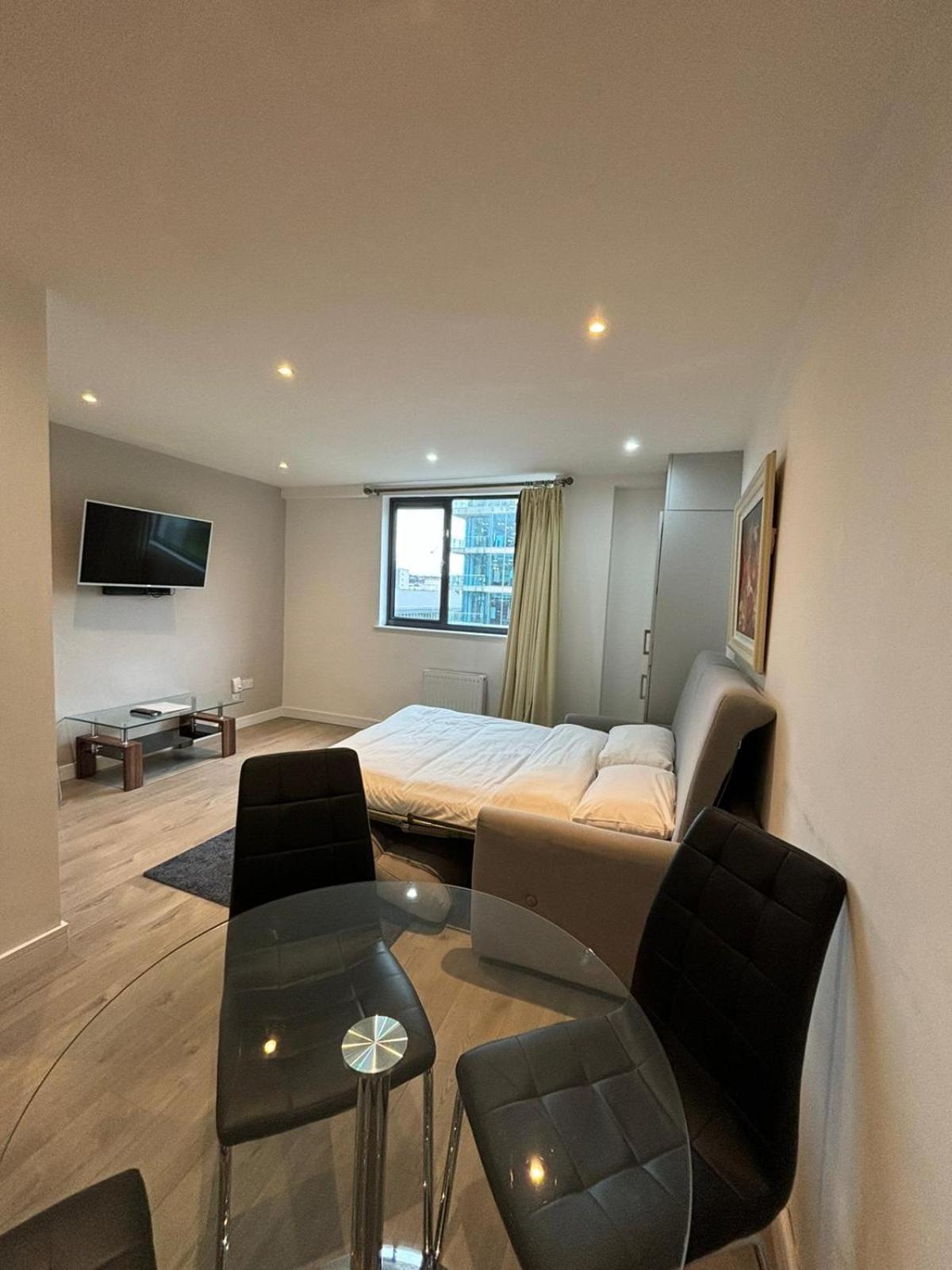 Grand Canal Square Apartments Дъблин Екстериор снимка