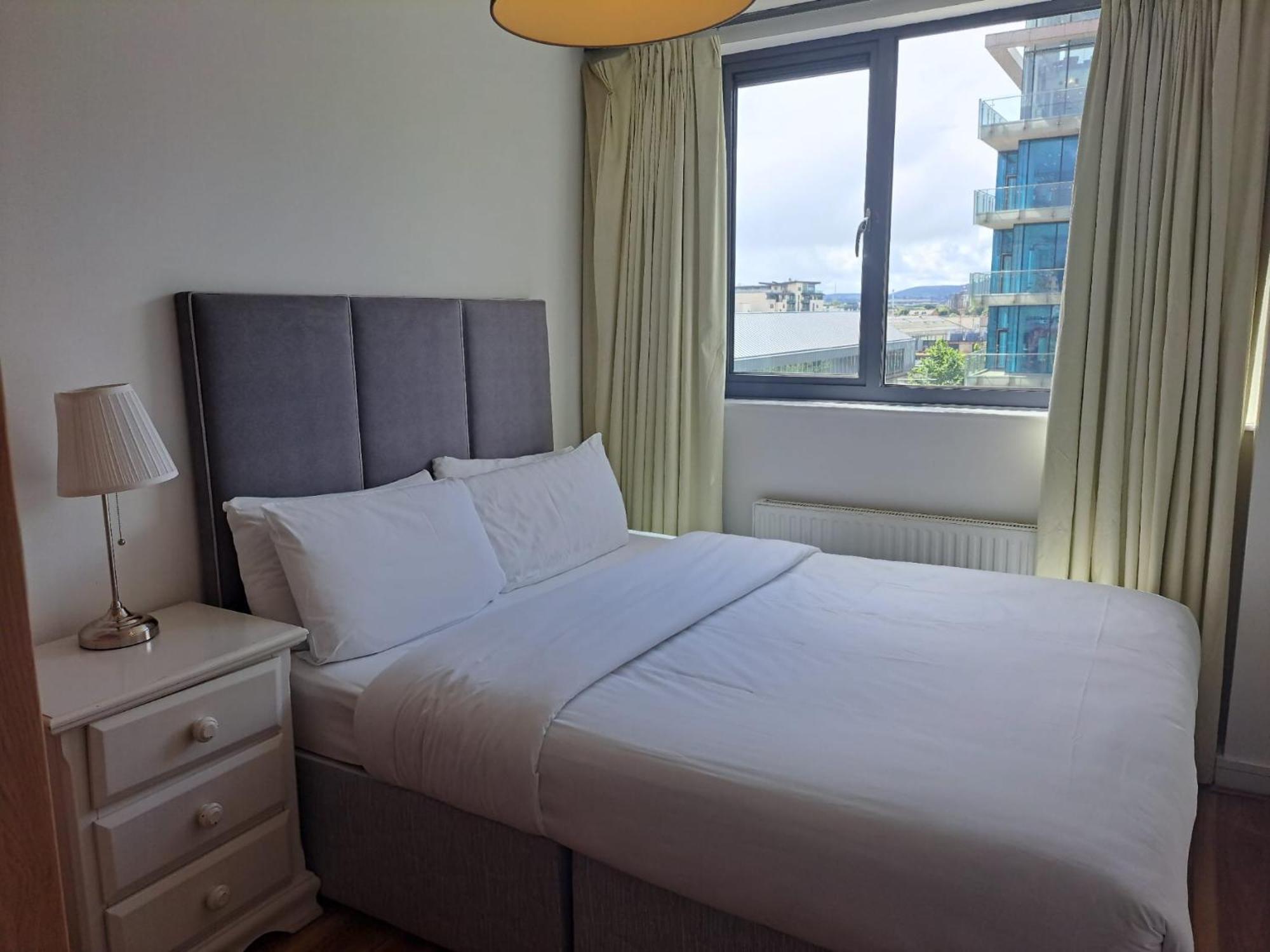 Grand Canal Square Apartments Дъблин Екстериор снимка