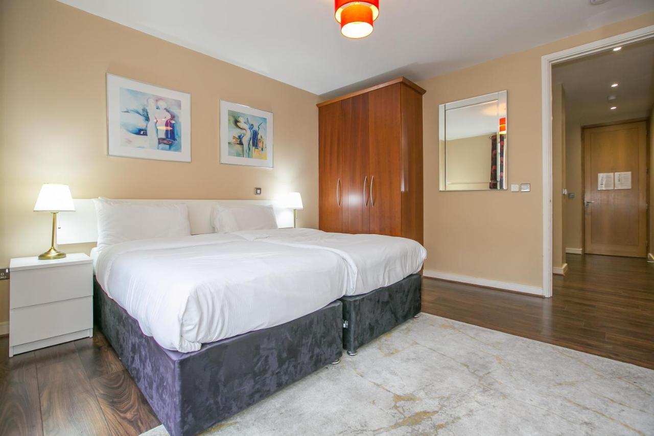 Grand Canal Square Apartments Дъблин Екстериор снимка