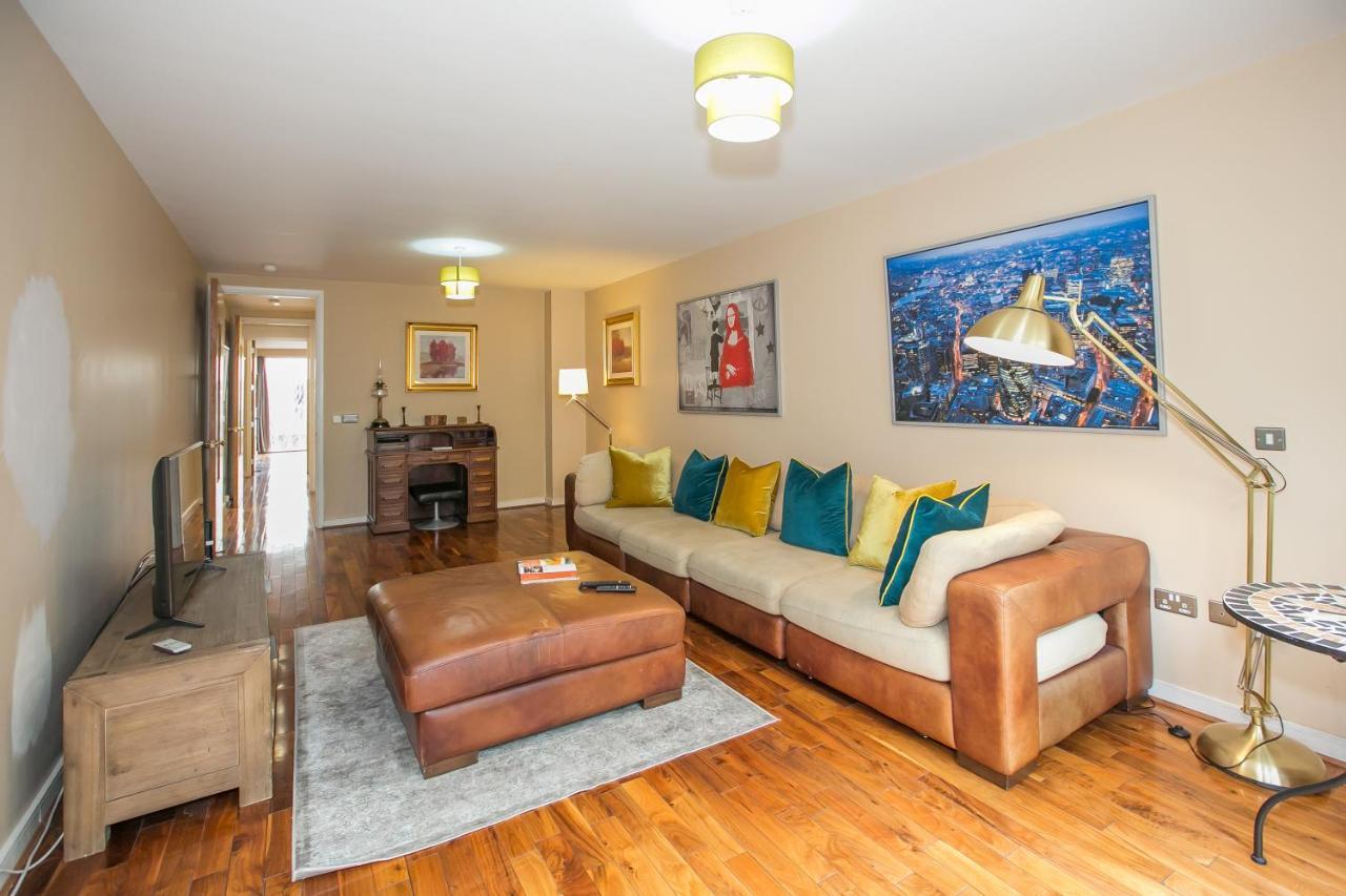 Grand Canal Square Apartments Дъблин Екстериор снимка