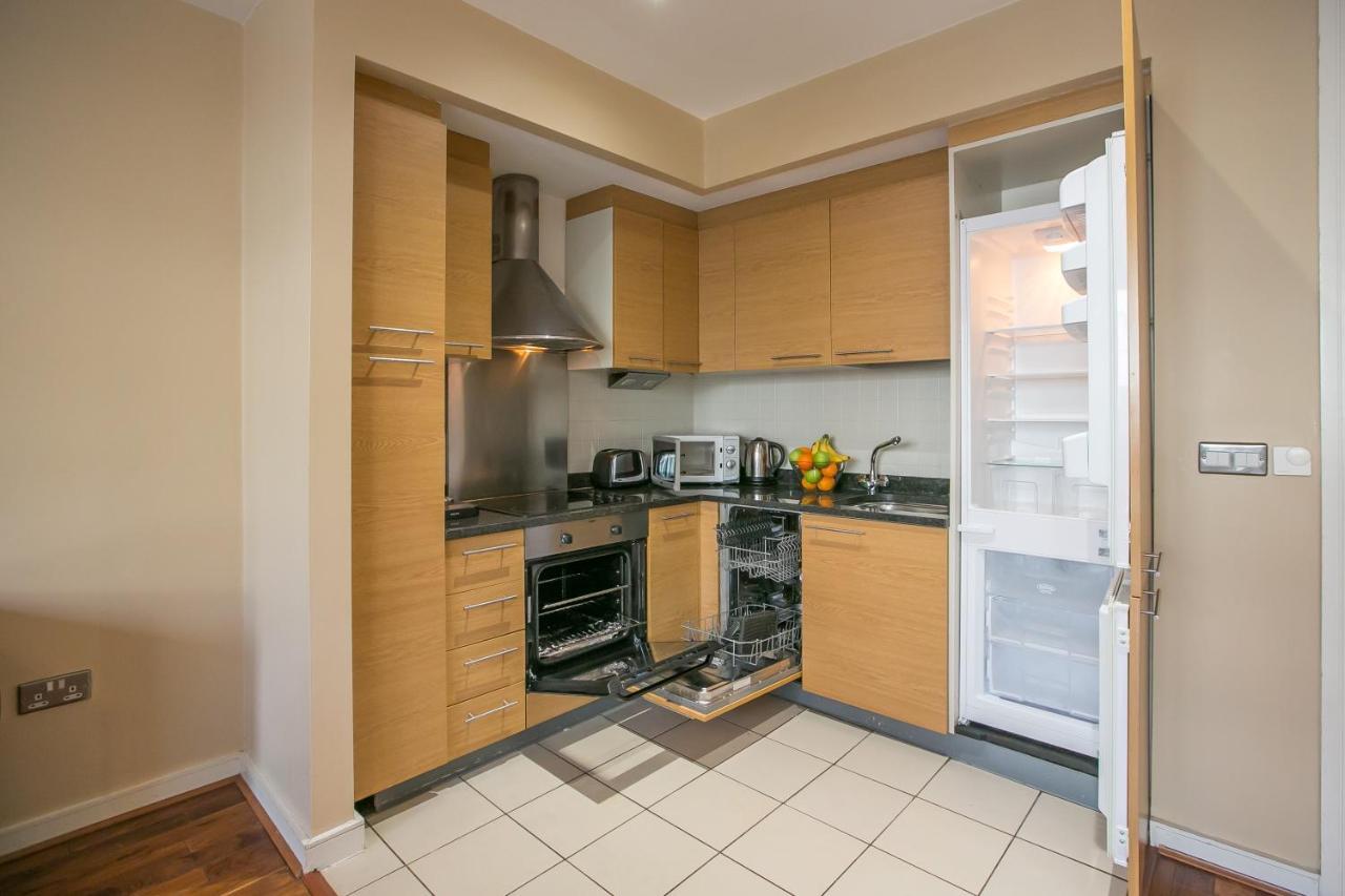 Grand Canal Square Apartments Дъблин Екстериор снимка