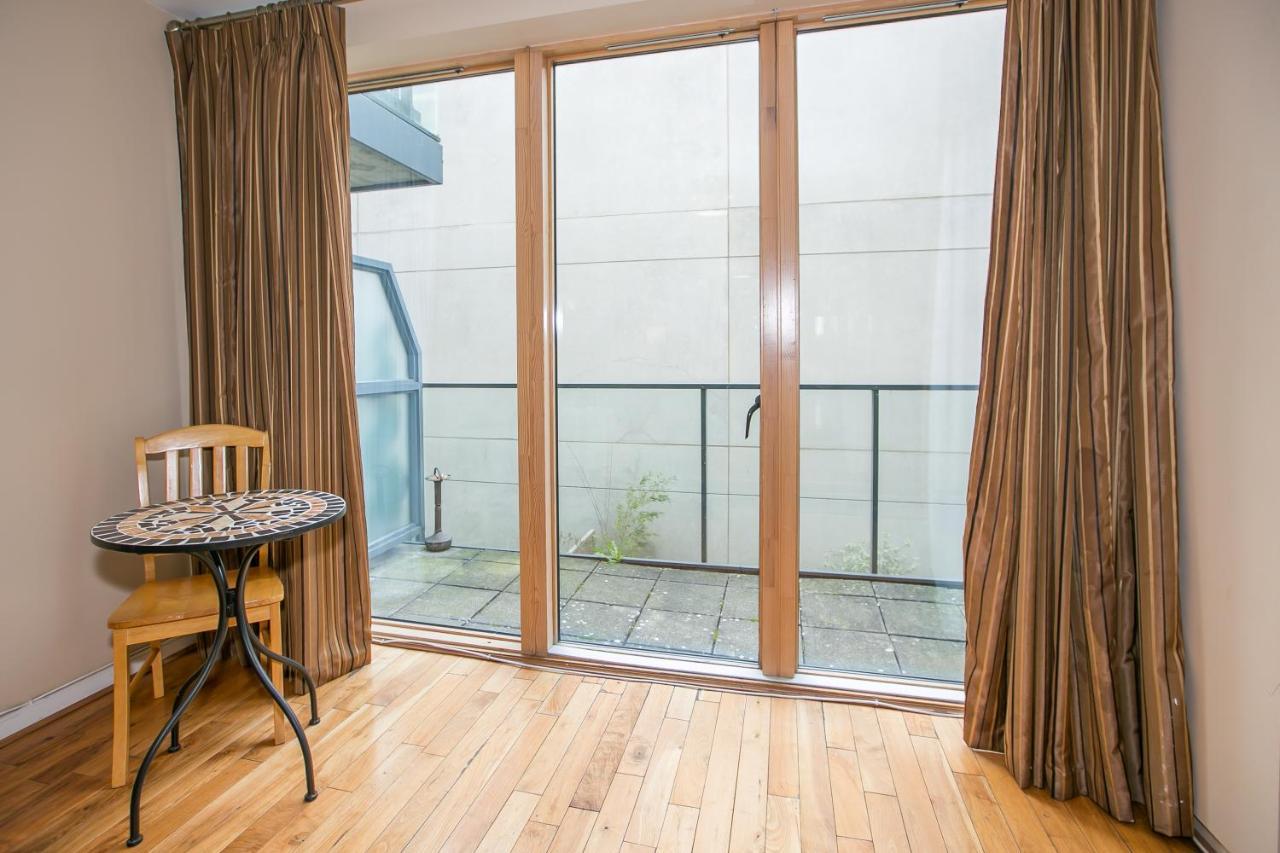 Grand Canal Square Apartments Дъблин Екстериор снимка